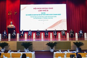 Thứ trưởng Bộ Ngoại giao Nguyễn Minh Vũ chủ trì Tọa đàm (Ảnh: baoquocte.vn)