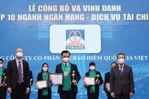VINARE nhận giải thưởng Top 10 ngành ngân hàng - dịch vụ tài chính tại Lễ công bố và vinh danh Thương hiệu mạnh Việt Nam 2020 - 2021