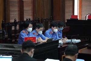 Đại diện Viện Kiểm sát TP.HCM cho rằng, việc đề nghị mức án là trên cơ sở tính chất vai trò, vị trí từng bị cáo khi thực hành vi, trách nhiệm của từng bị cáo, đồng thời xem xét thái độ của các bị cáo tại quá trình điều tra.