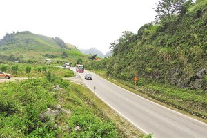 Một đoạn Quốc lộ 6 qua huyện Vân Hồ (tỉnh Sơn La). Ảnh: A.M