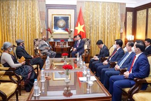 Chủ tịch Quốc hội tiếp Tổng Bí thư hai đảng của Ấn Độ