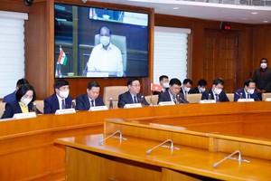 Chủ tịch Quốc hội Vương Đình Huệ và đoàn Việt Nam tại cuộc gặp (Ảnh: DT)