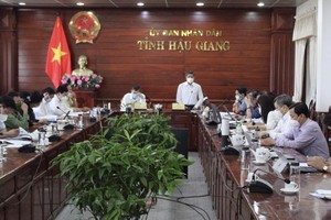 Ông Đồng Văn Thanh- Chủ tịch UBND tỉnh Hậu Giang phát biểu tại cuộc họp