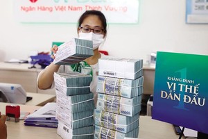 Ngoài hoạt động cốt lõi là tín dụng, các ngân hàng ngày càng đa dạng hóa nguồn thu, góp phần vào tăng trưởng lợi nhuận