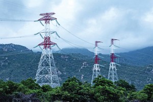 Hệ thống truyền tải điện do Trungnam Group đầu tư.