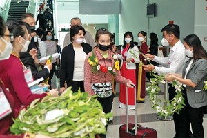 Những du khách quốc tế đến Việt Nam theo chương trình thí điểm “hộ chiếu vắc-xin”