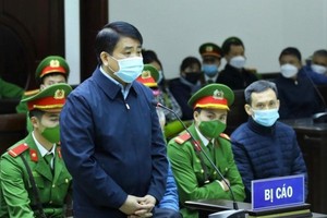 Ông Nguyễn Đức Chung tại phiên tòa vụ "Vi phạm quy định đấu thầu gây hậu quả nghiêm trọng"