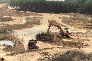 Công ty TNHH Xây dựng Đồng Tâm từng bị xử phạt về hành vi khai thác đất vượt quá phạm vi cấp phép.