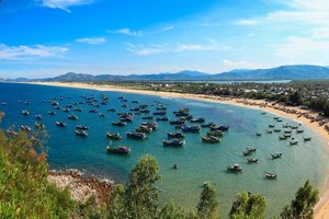 UBND tỉnh Phú Yên gắn Quy hoạch phát triển Thị xã Sông Cầu với Quy hoạch tổng thể phát triển khu du lịch quốc gia Vịnh Xuân Đài. Trong ảnh một góc vịnh Xuân Đài