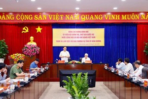 Chủ tịch Quốc hội Vương Đình Huệ phát biểu tại cuộc làm việc.