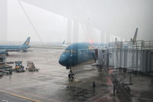 Chuyến bay thường lệ đầu tiên nối lại mạng bay châu Âu - Việt Nam do Vietnam Airlines thực hiện hạ cánh an toàn tại Nội Bài sáng 26/1