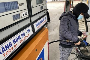 Giá xăng dầu tăng mạnh tác động tiêu cực đến nhiều ngành sản xuất. Ảnh: Đức Thanh