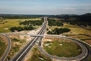 Cao tốc Đà Nẵng - Quảng Ngãi đoạn qua tỉnh Quảng Ngãi. Ảnh: P.V