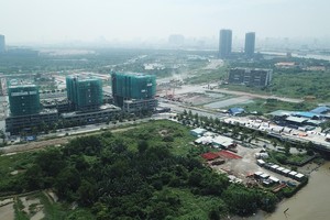 Chủ đầu tư nhà ở thương mại đang trong vòng luẩn quẩn khi tạo lập quỹ đất để phát triển nhà ở xã hội. Ảnh: Lê Toàn