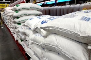 Bộ Công thương đã gia hạn điều tra chống lẩn tránh biện pháp phòng vệ thương mại đường mía thêm 2 tháng. 