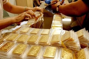 Fed tăng lãi suất USD: Vàng vẫn sáng, chứng khoán tăng