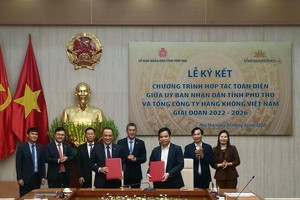 Lãnh đạo Vietnam Airlines và lãnh đạo UBND tỉnh Phú Thọ chính thức ký kết thỏa thuận hợp tác toàn diện giai đoạn 2022 - 2026