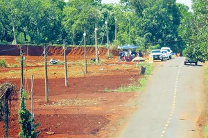 Cầu Mã Đà vẫn chưa duyệt, “cò đất” đã ùa về thổi giá náo loạn cả vùng.