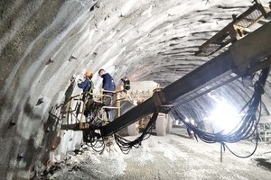 Thi công cao tốc Bắc - Nam đoạn Mai Sơn - Quốc lộ 45. Ảnh: A.M