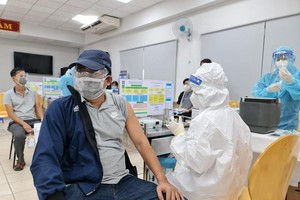 TP.HCM sẽ trả 9 triệu đồng/tháng cho bác sĩ nghỉ hưu tham gia hỗ trợ tại trạm y tế. Ảnh: Trọng Tín