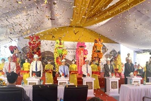 Dự án Khu du lịch khách sạn nghỉ dưỡng Vĩnh Hội với tổng vốn hơn 4.000 tỷ đồng chính thức được UBND tỉnh Bình Định cùng với nhà đầu tư khởi động trở lại tại huyện Phù Cát, sau 20 năm "đắp chiếu"