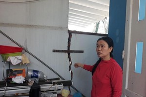 Ngôi nhà của ông Nguyễn Văn Sang trên đường Trần Nhân Tông, phường Thọ Quang bị nứt sau khi DACINCO thi công Dự án Cải thiện môi trường nước phía Đông quận Sơn Trà, Đà Nẵng. Ảnh: P.V