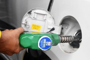 Dầu diesel tăng giá xuất phát từ nhu cầu phục hồi mạnh mẽ khi các nền kinh tế mở cửa trở lại và đưa hoạt động kinh doanh trở lại bình thường. Ảnh: AFP