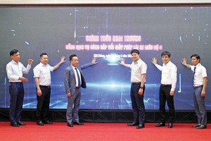 Khai trương Cổng dịch vụ công cấp đổi giấy phép lái xe mức độ 4 tại Sở Giao thông - Vận tải Hải Phòng ảnh: Ngọc Sơn