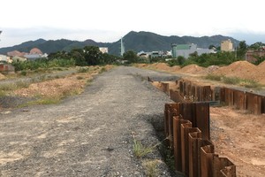 Dự án Tuyến đường trục 1 Tây Bắc năm 2022, vốn đầu tư công được TP. Đà Nẵng bố trí là 200 tỷ đồng. Tuy nhiên, đến tháng 4/2022 mới giải ngân được 0,37 tỷ đồng. Nguyên nhân là phần đền bù giải tỏa, xây lắp phân đoạn nút giao Quốc lộ 1A - trục Tây Bắc và đoạn nối Nguyễn An Ninh từ nút giao Quốc lộ 1A đến đường sắt không có tiến triển.