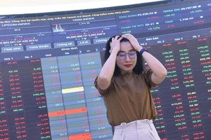 Kế hoạch tăng vốn của các ngân hàng ít nhiều bị ảnh hưởng khi thị trường chứng khoán giảm sâu. Ảnh: Dũng Minh