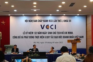 Bà Phạm Chi Lan trong Lễ công bố và phát động đạo đức doanh nhân của VCCI