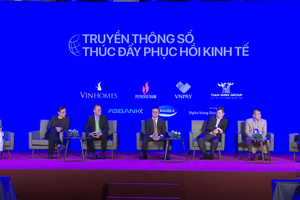 Các vị khách mời tham gia Tọa đàm.