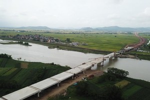 Thi công cao tốc Bắc - Nam đoạn Mai Sơn - Quốc lộ 45.