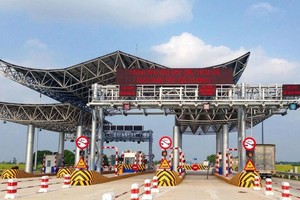 Trạm thu phí BOT cầu Thái Hà.