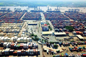 Hạ tầng cảng biển tại TP.HCM luôn trong tình trạng quá tải. Ảnh: Lê Toàn