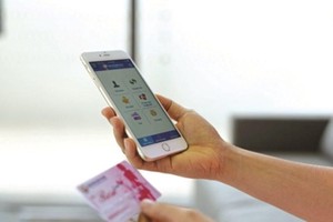 Người dân cần cẩn trọng với lời mời gọi vay tiền online qua app đang. Ảnh minh họa