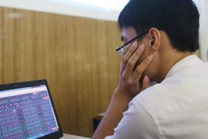 Hiện tại nên đầu tư với tầm nhìn dài hạn