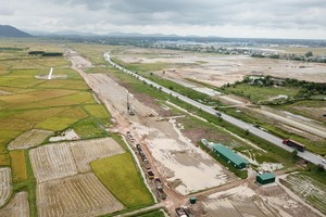 Thi công cao tốc Bắc - Nam đoạn Diễn Châu - Bãi Vọt.