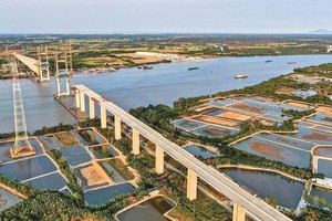 Cầu Bình Khánh trên tuyến cao tốc Bến Lức - Long Thành Ảnh: A.M