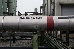 Giá khí đốt ở châu Âu tăng mạnh vào cuối tháng 4/2022 khi Gazprom thông báo ngừng cung cấp tới Ba Lan và Bulgaria. Ảnh: AFP