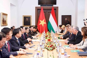  Chủ tịch Quốc hội Vương Đình Huệ hội kiến Thủ tướng Hungary Viktor Orban..