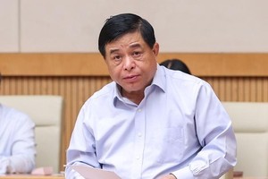 Bộ trưởng Bộ Kế hoạch và Đầu tư Nguyễn Chí Dũng báo cáo Chính phủ tại Hội nghị Chính phủ với các địa phương và phiên họp thường kỳ Chính phủ tháng 6/2022