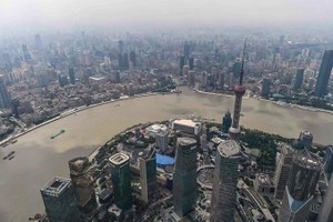 Đầu tháng 6, sau nhiều tuần phong tỏa chống dịch, Thượng Hải, Bắc Kinh và một số địa phương khác của Trung Quốc bắt đầu đưa các hoạt động kinh doanh trở lại bình thường. Ảnh: AFP