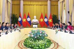 Phó Chủ tịch nước Võ Thị Ánh Xuân hội đàm với ông Bounthong Chitmany, Uỷ viên Bộ Chính trị, Thường trực Ban Bí thư Trung ương Đảng Nhân dân cách mạng Lào (Ảnh: VPCTN)