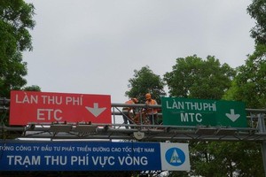 Lắp đặt hệ thống ETC trên cao tốc Cầu Giẽ - Ninh Bình (Ảnh: VEC).