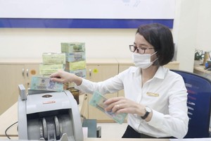 Quan ngại room tín dụng ít. Ảnh: Dũng Minh