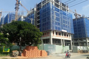 Dự án Dream Home Riverside thi công trở lại sau nhiều năm bất động. Ảnh: Việt Dũng