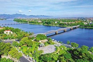 Các công trình hạ tầng vừa giúp cải thiện hạ tầng giao thông, vừa tạo nét riêng cho Thừa Thiên Huế