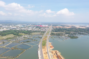 Khu du lịch sinh thái biển Cát Vàng Chu Lai được xây dựng trên địa bàn huyện Núi Thành, tỉnh Quảng Nam.