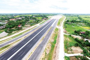 Nhiều dự án hạ tầng quan trọng bị chậm tiến độ do vướng giải phóng mặt bằng. Ảnh: Dũng Minh 